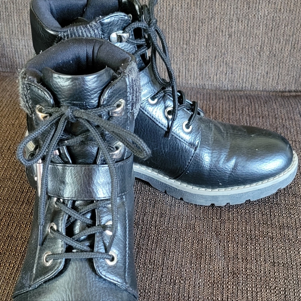 Náutica boots size 8